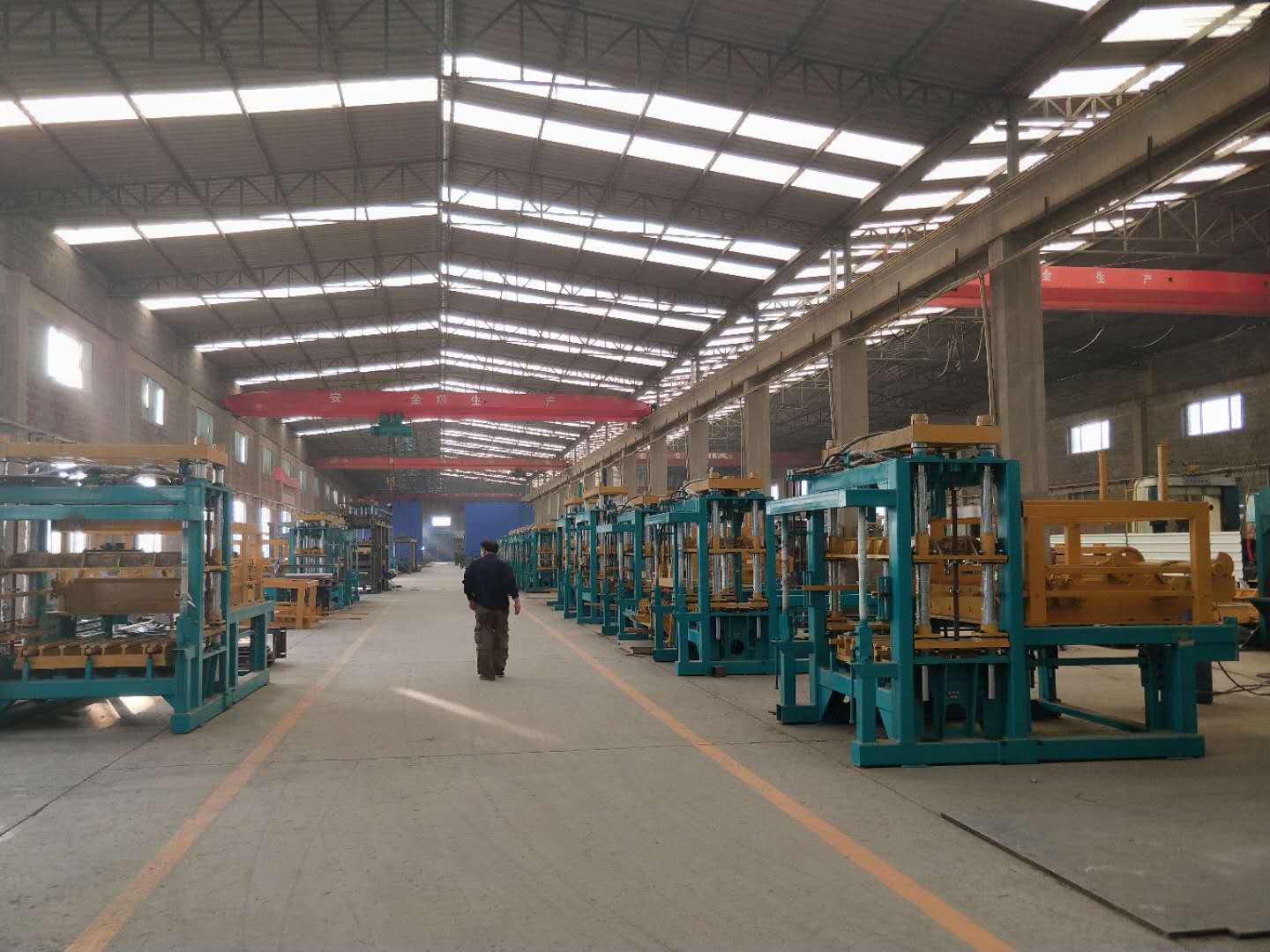 供應(yīng)保溫砌塊設(shè)備全自動(dòng)砌塊成型機(jī)