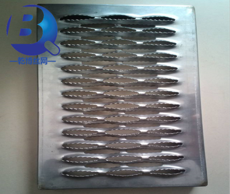 防滑板、鱷魚嘴機(jī)械防滑腳踏板、河北防滑板生產(chǎn)廠家 機(jī)械防滑板 機(jī)械防滑沖孔板