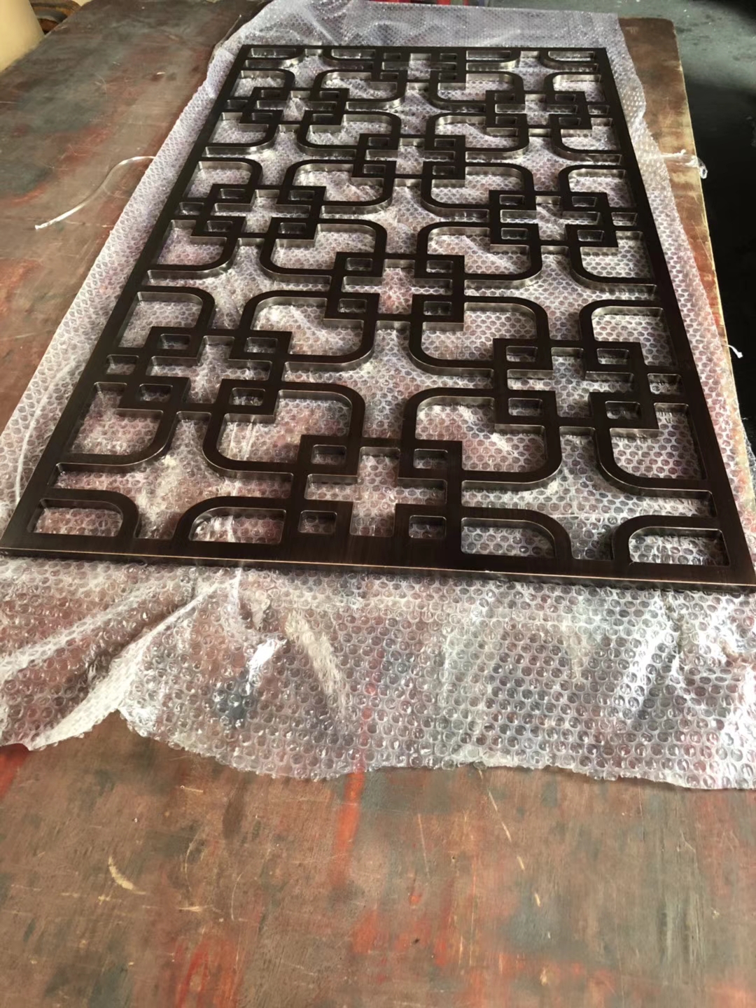 生產(chǎn)青古銅不銹鋼屏風(fēng)廠家