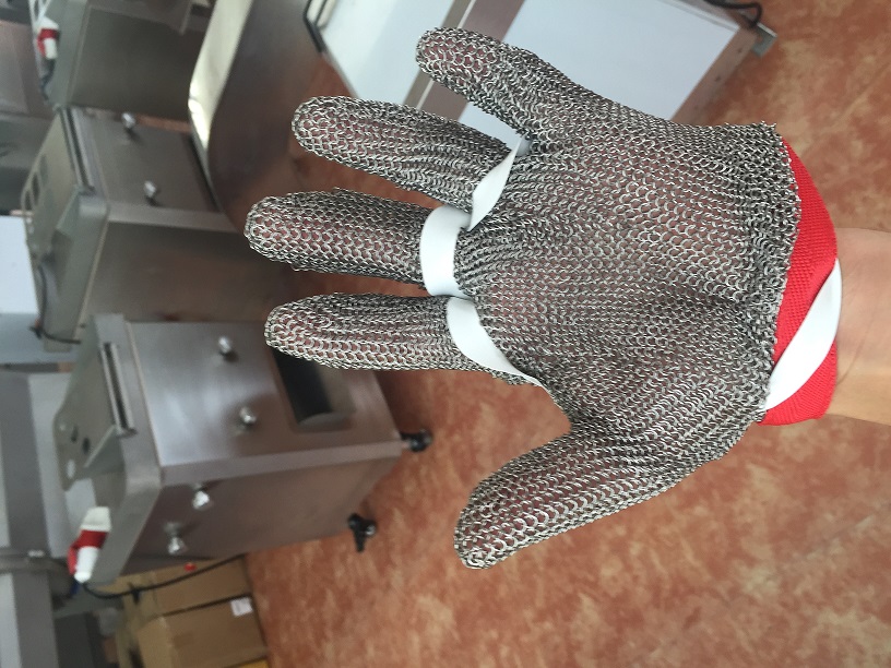 鋼絲手套質(zhì)軟加厚保護手套鄭州廠家直銷防切割手套