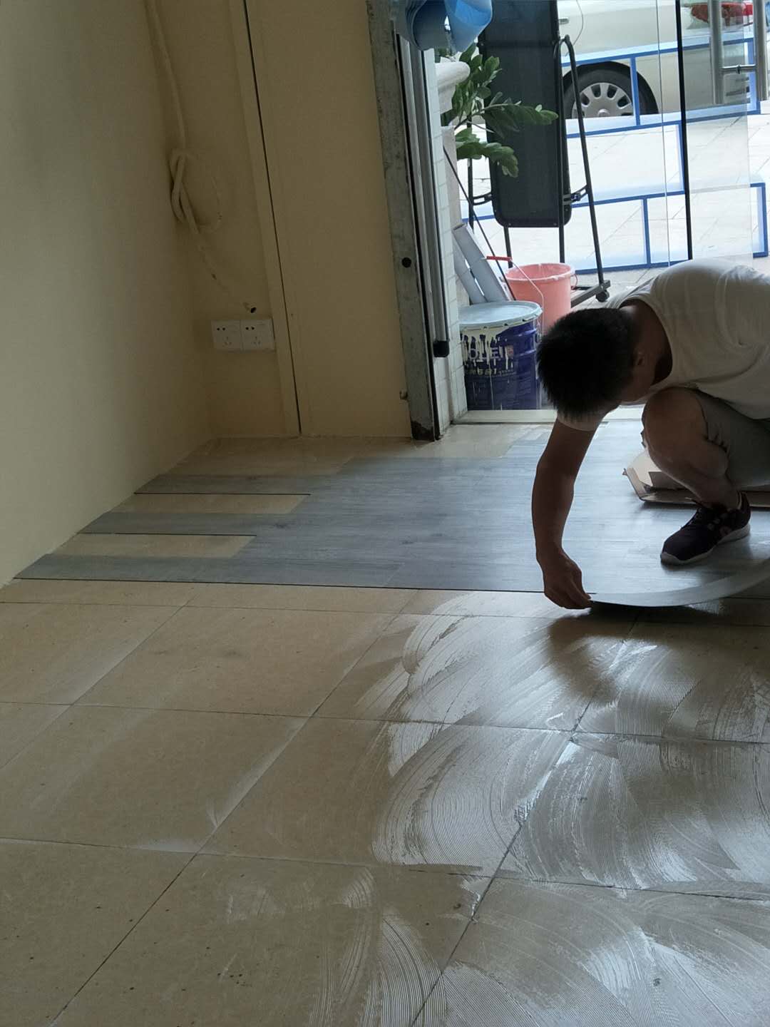 供應(yīng)順德PVC片材木紋地板 商家青睞的地板選健步 南海PVC片材木紋地板 花都PVC片材木紋地板