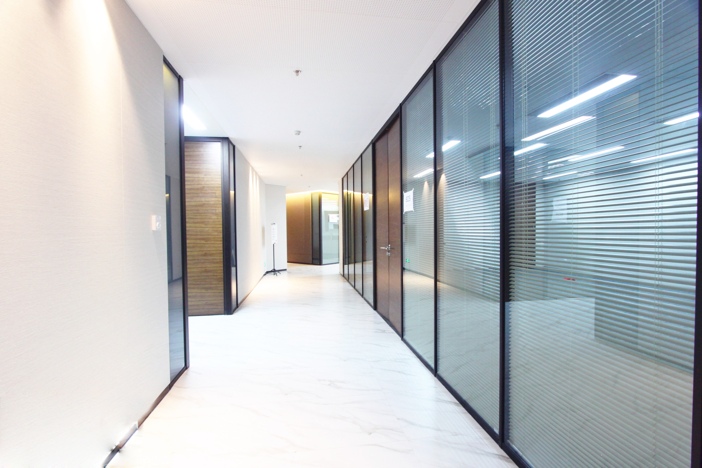 [魯班墻]室內(nèi)玻璃隔斷