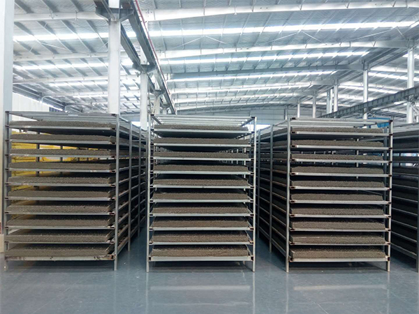 寧津碩豐建材設(shè)備平板式生產(chǎn)水泥勻質(zhì)板設(shè)備廠