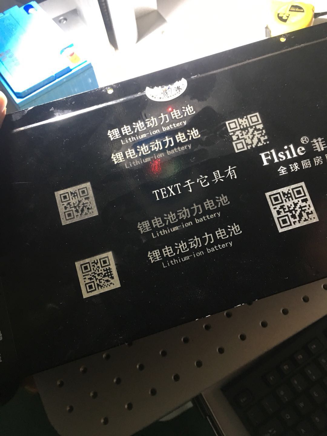 鋼套激光刻字機 雕刻機江蘇海安縣光久激光科技專業(yè)提供金屬金屬激光打標機汽車配件刻字標碼機