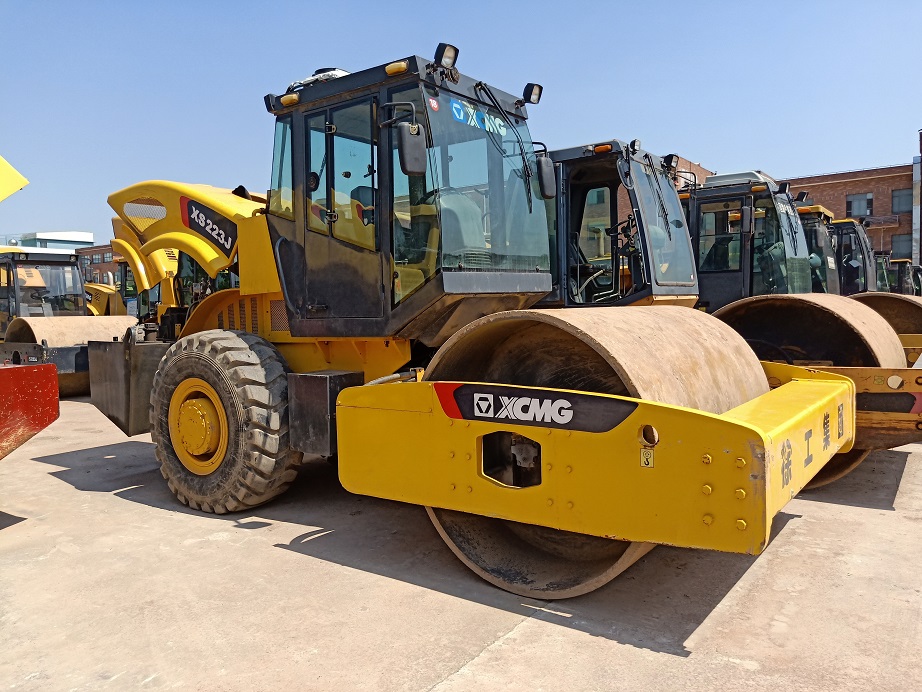 二手震動(dòng)壓路機(jī)  二手壓路機(jī) 二手壓實(shí)機(jī) 二手壓道機(jī) 二手震動(dòng)壓路機(jī)價(jià)錢(qián) 徐工二手壓路機(jī)