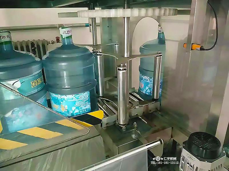 桶裝水套袋機(jī)哪家優(yōu)質(zhì)？仁宇機(jī)械