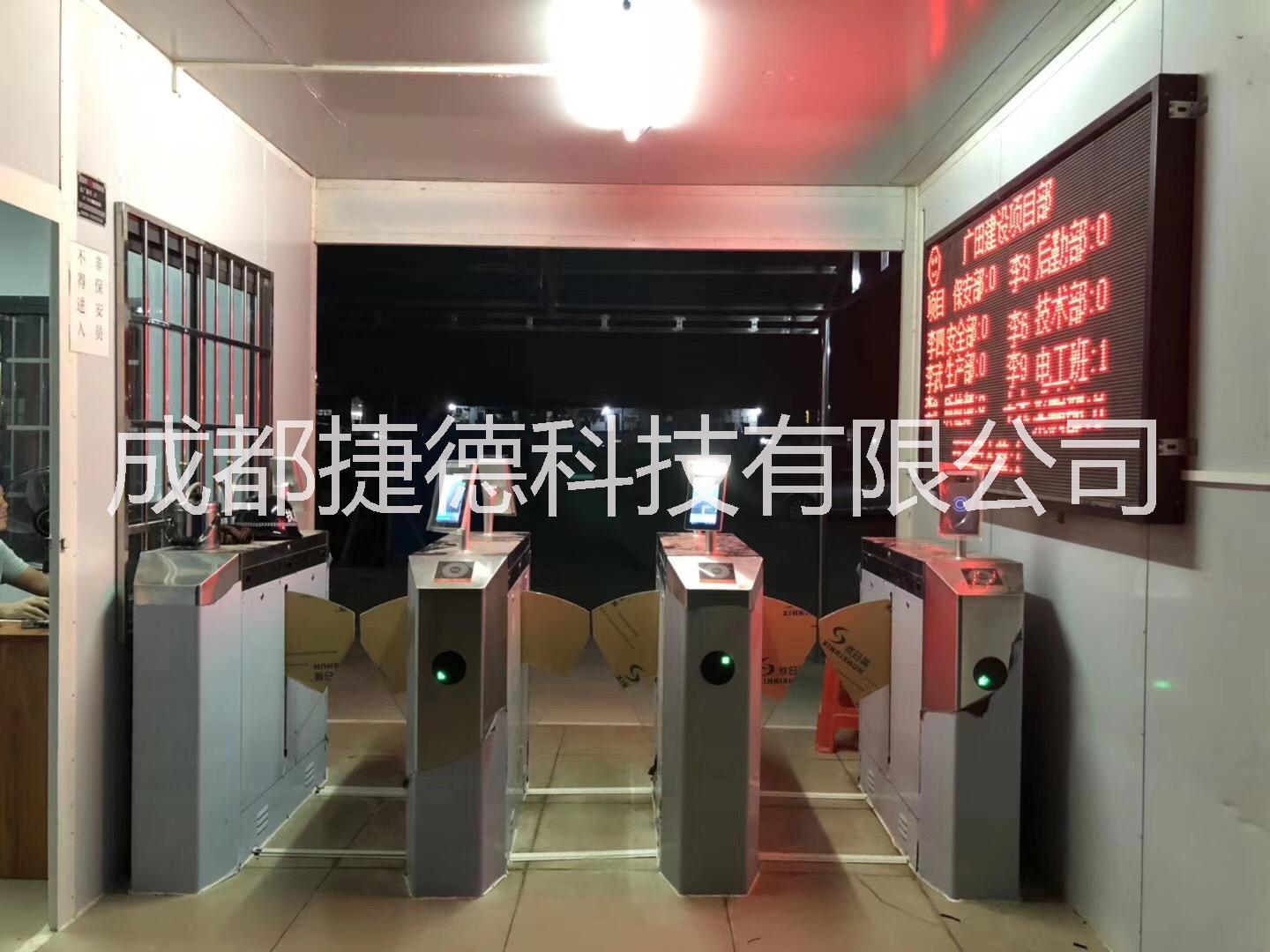 涼山州工地人臉識(shí)別翼閘 刷臉出入工地閘機(jī)支持真人語音播報(bào)