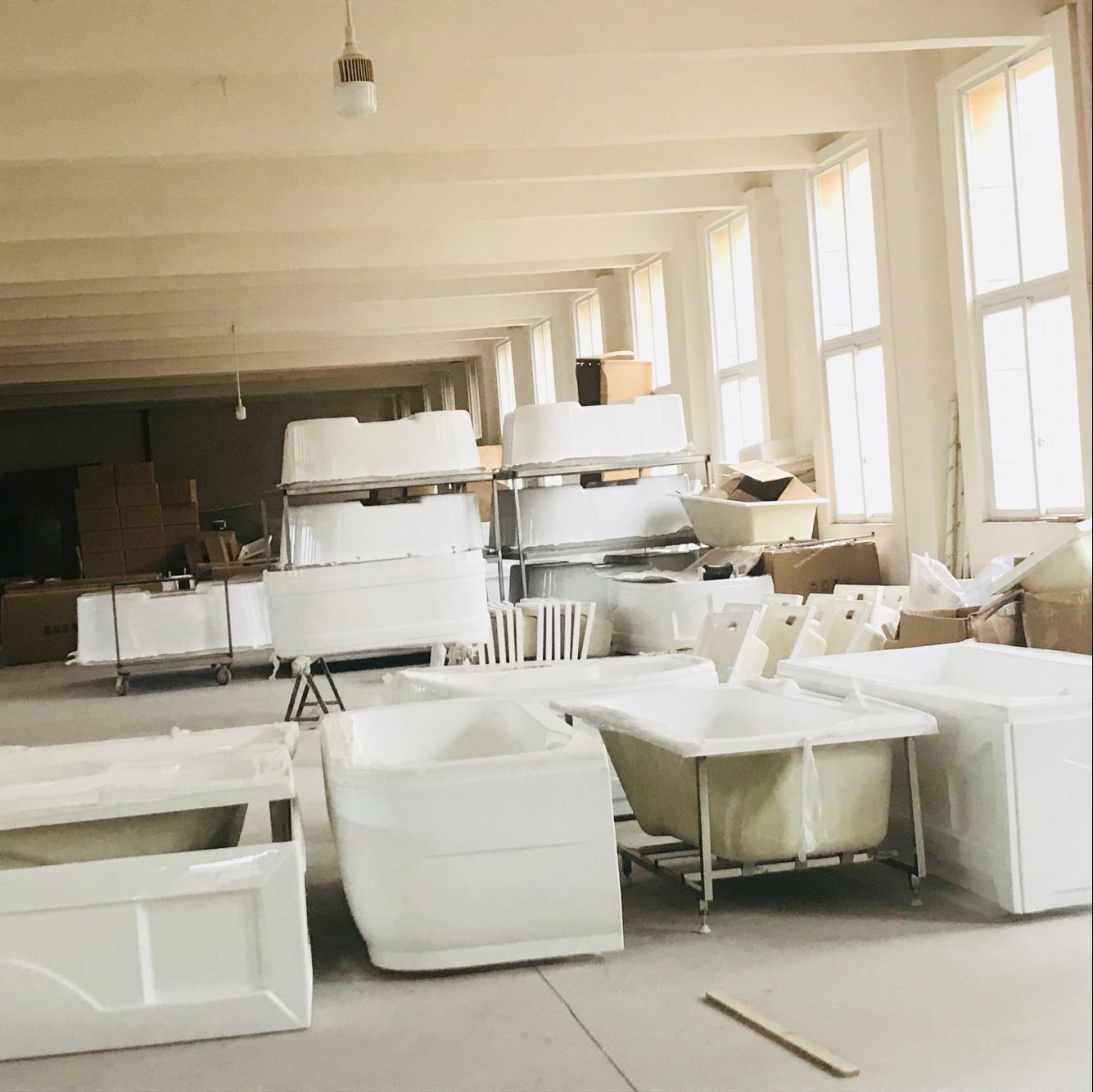 哪里有批發(fā)浴缸重慶地址聯(lián)系方式電話是好多酒店浴缸批發(fā)生產(chǎn) 浴缸批發(fā)亞克力浴缸生產(chǎn)
