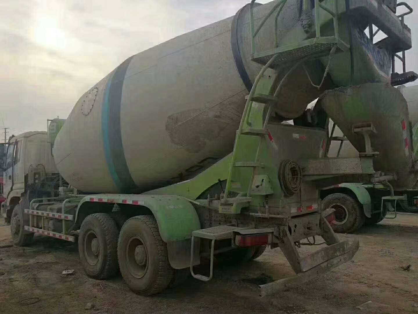 歐曼16方混凝土攪拌車 廠家直銷 全國(guó)直銷 混凝土攪拌車廠家 山東混凝土攪拌車