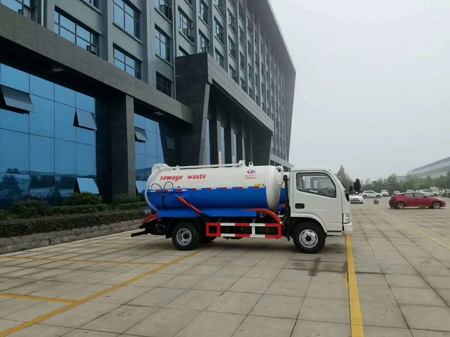 陜西吸污車生產(chǎn)廠家大優(yōu)惠送配件