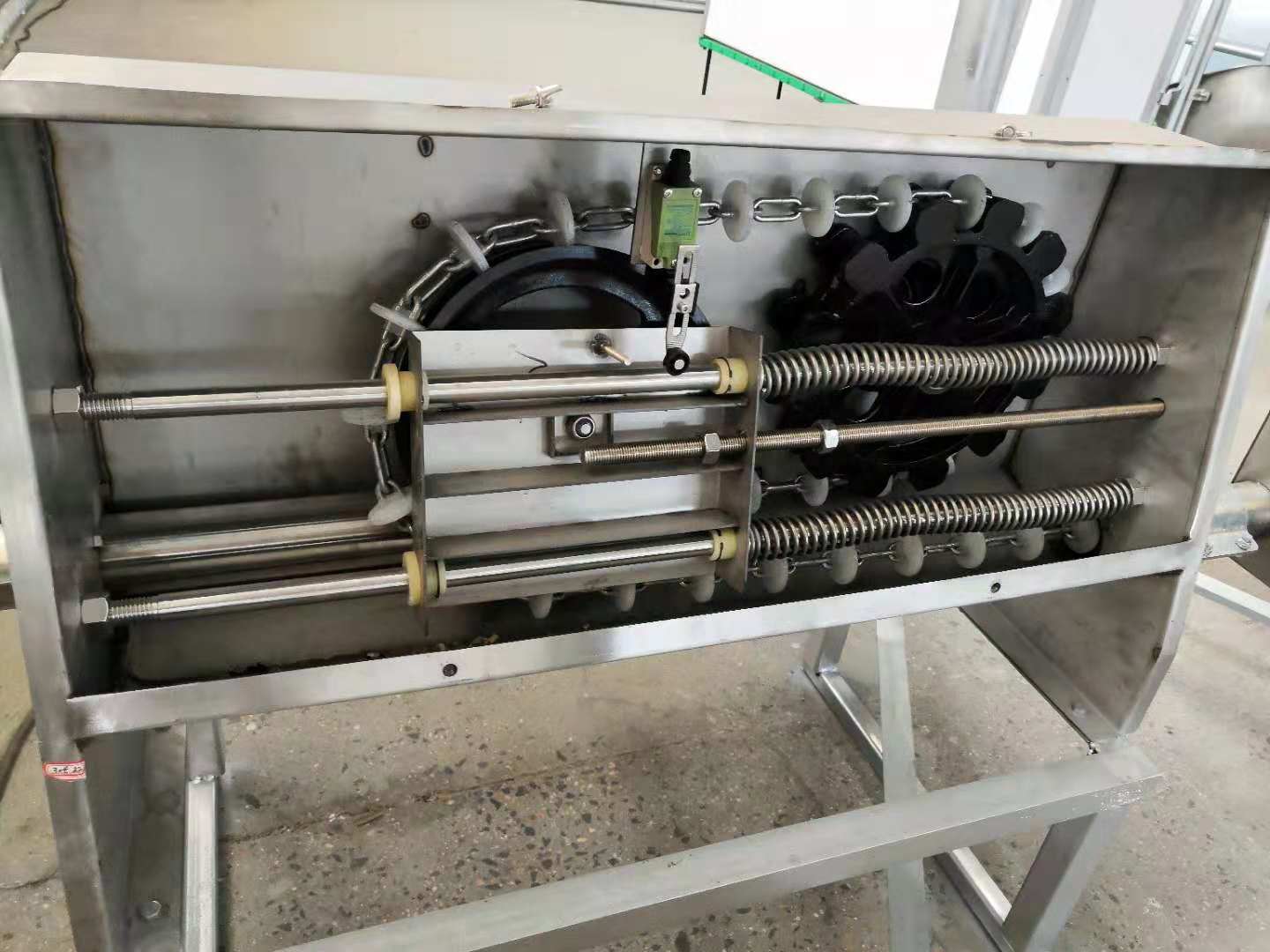 料線主機(jī)豬舍料線不銹鋼主機(jī)賽盤料線動(dòng)力箱養(yǎng)豬場(chǎng)豬舍料線供料設(shè)備