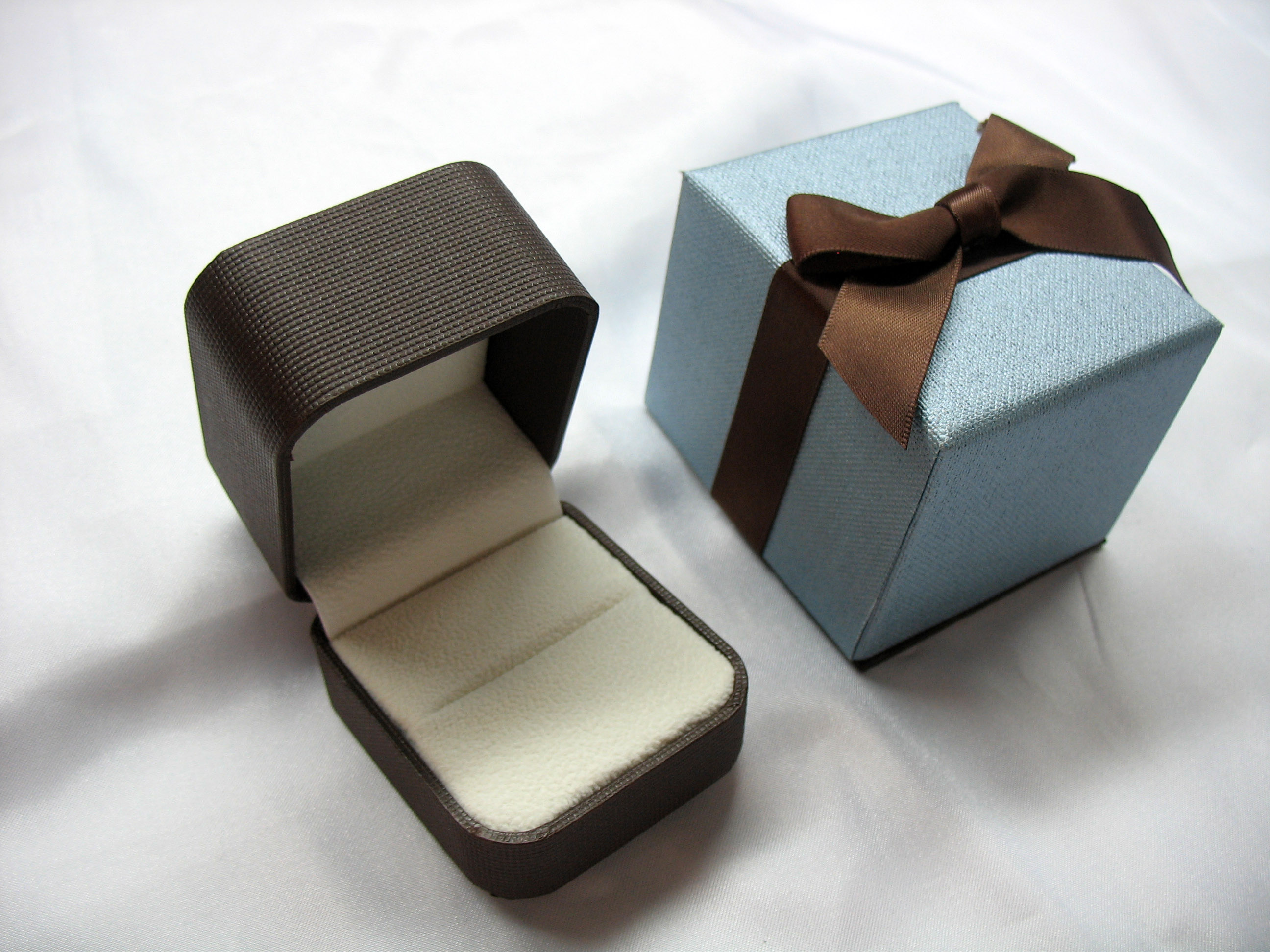 蝴蝶結(jié)戒指盒-廣州蝴蝶結(jié)戒指盒廠家直銷-深圳蝴蝶結(jié)戒指盒定做-廣東蝴蝶結(jié)戒指盒批發(fā)價(jià)格