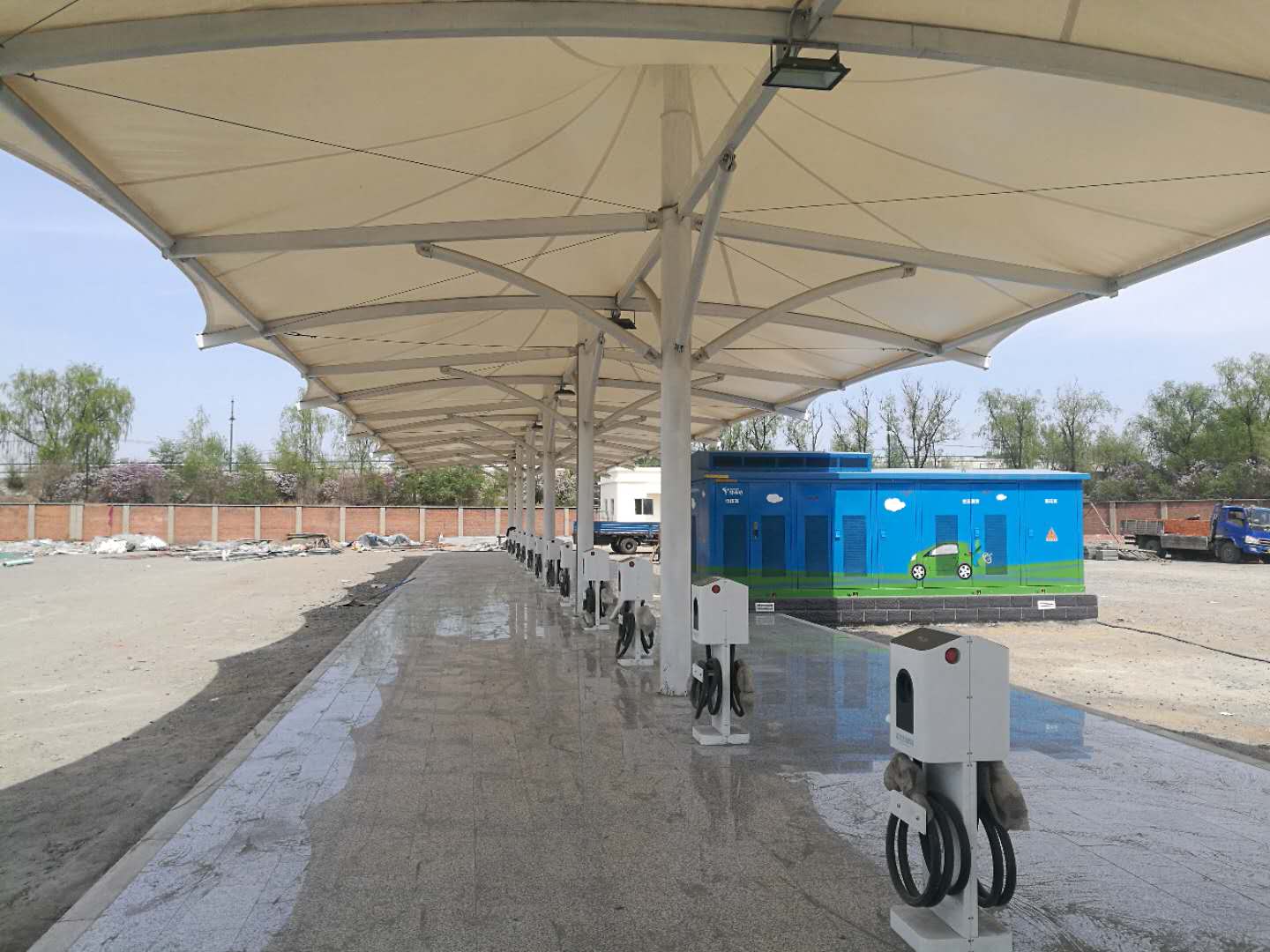 天津膜結(jié)構(gòu)充電樁車棚 塘沽膜結(jié)構(gòu)充電樁車棚 紅橋區(qū)膜結(jié)構(gòu)充電樁車棚