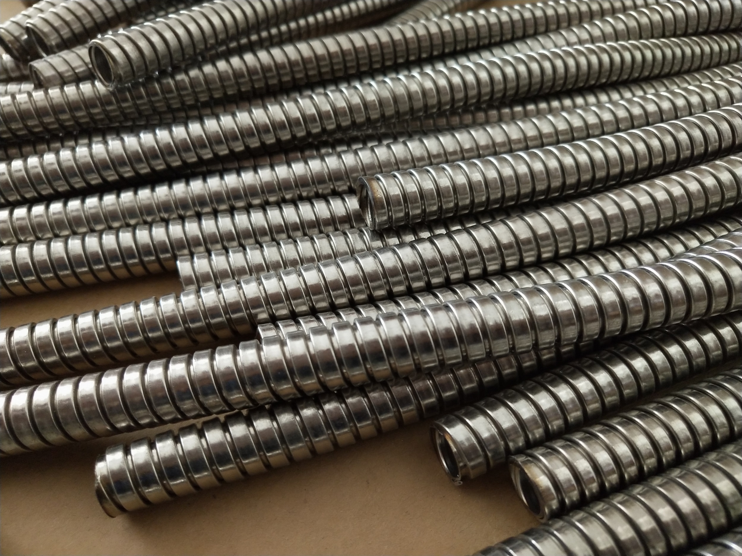 耐磨耐拉扯雙勾不銹鋼金屬軟管