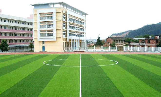 幼兒園鋪設(shè)彩色人造草坪