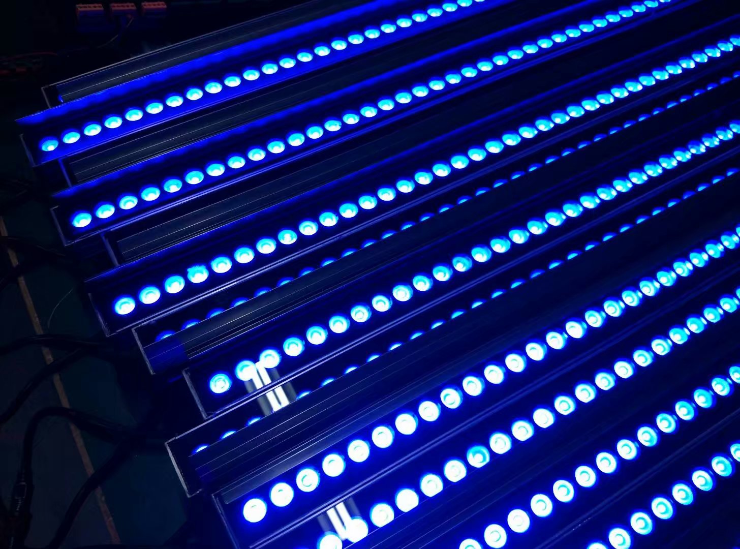 供應(yīng)led洗墻燈led線條燈24w大功率led洗墻燈橋梁照明燈具
