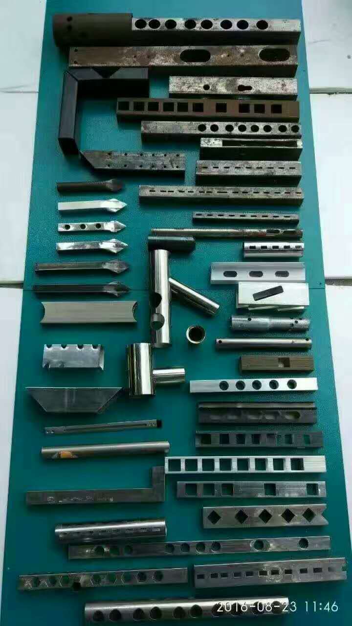 護(hù)欄沖孔機(jī)械設(shè)備廠家圍欄打孔設(shè)備