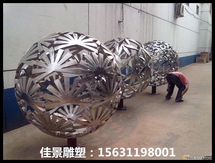 不銹鋼鏤空球雕塑