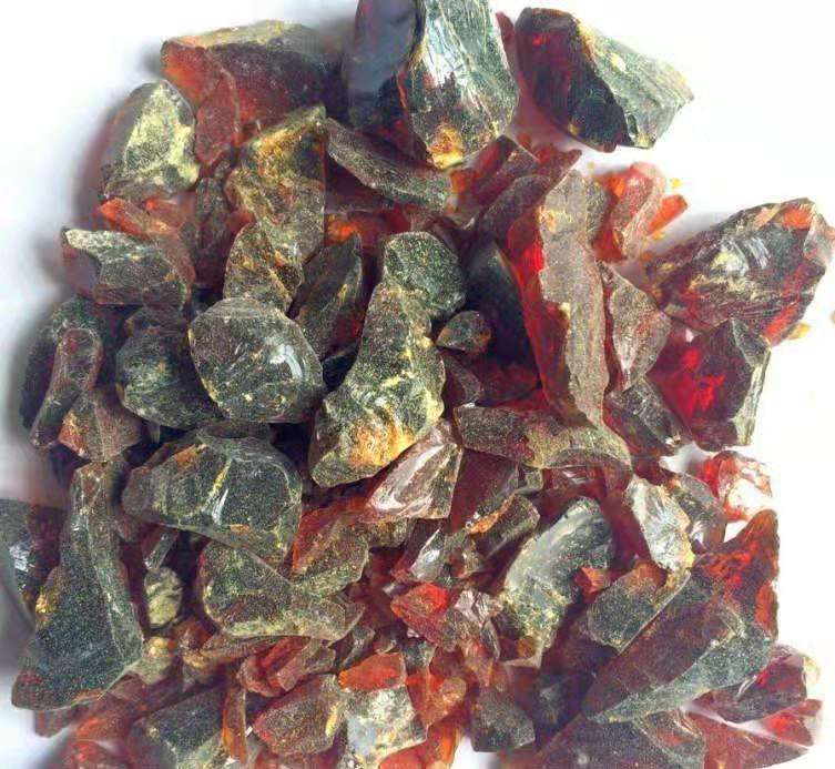 透明紅塊狀古馬龍樹脂