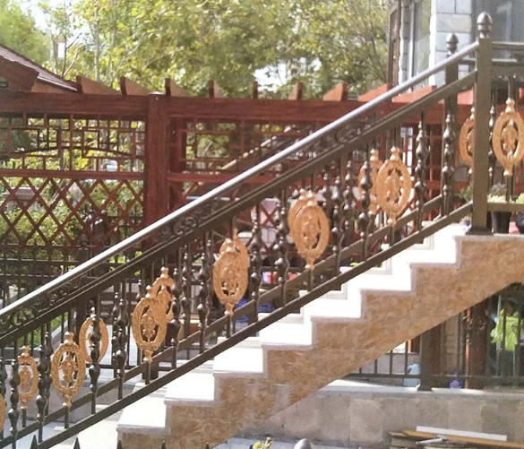 廠家直銷 鋁藝樓梯扶手 鋁合金焊接陽(yáng)臺(tái)護(hù)欄欄桿圍欄