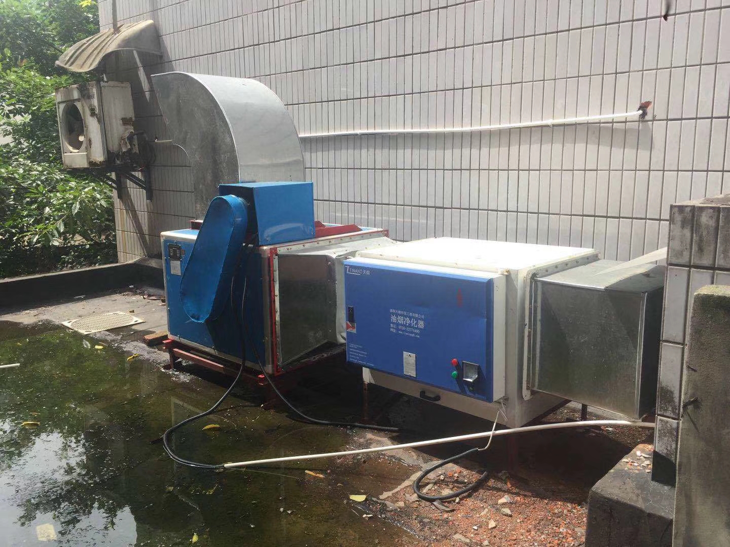 來賓市貴港市餐飲油煙凈化器 油煙凈化器|廚房油煙凈化器|專業(yè)提供油煙凈化設(shè)備方案
