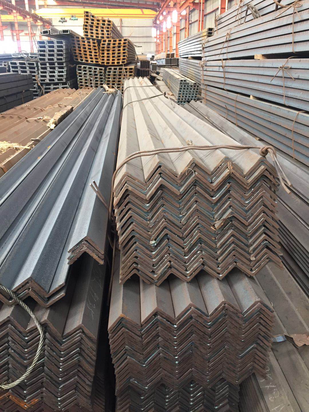 陜西槽鋼工字鋼角鋼各類型材管材