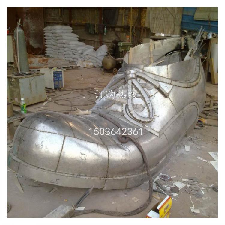 鞋子雕塑，抽象景觀雕塑，抽象不銹鋼鞋子雕塑廠家