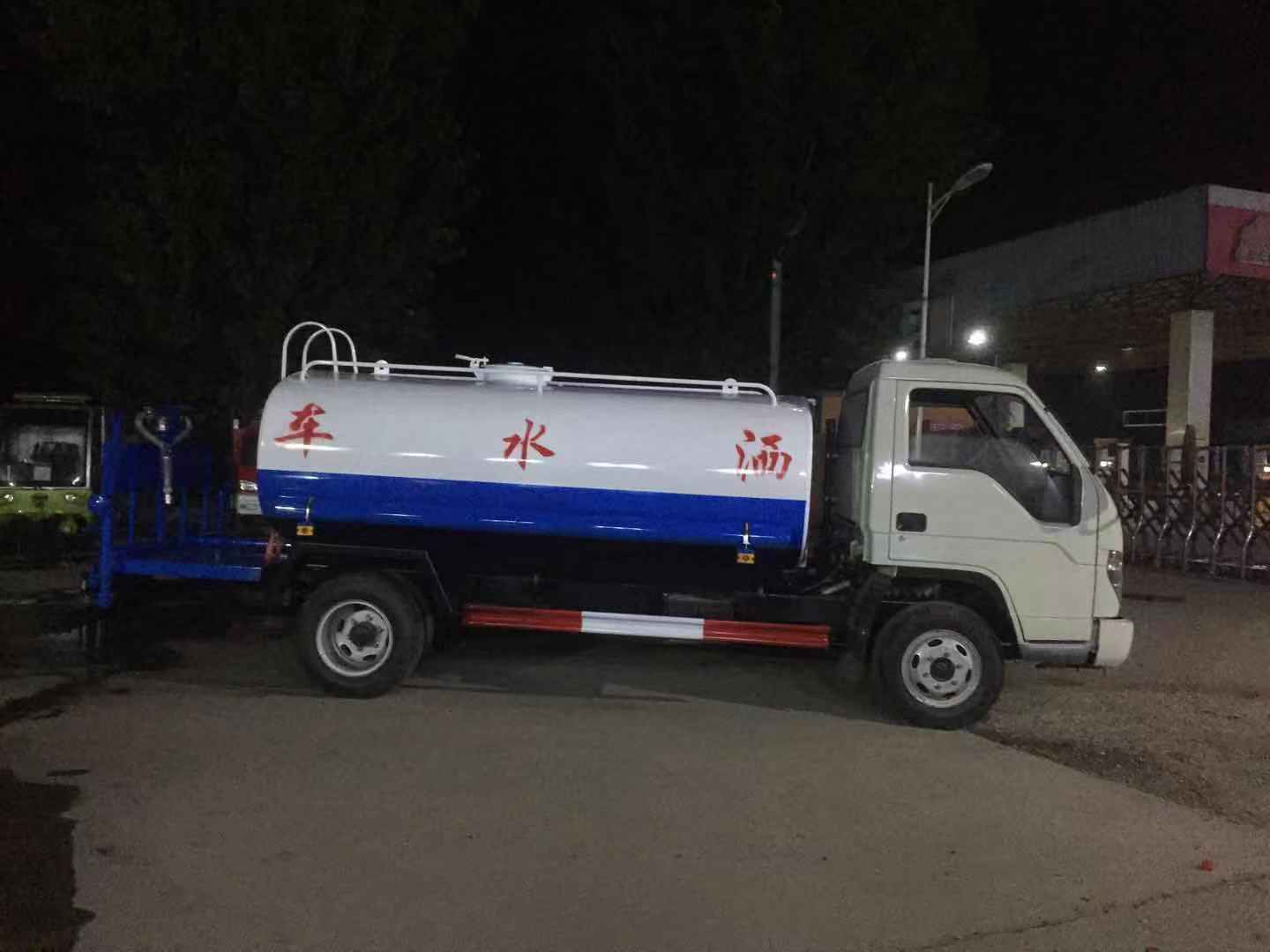 大型道路灑水車廠家直銷大型大容量灑水車工地廠區(qū)道路降塵灑水車