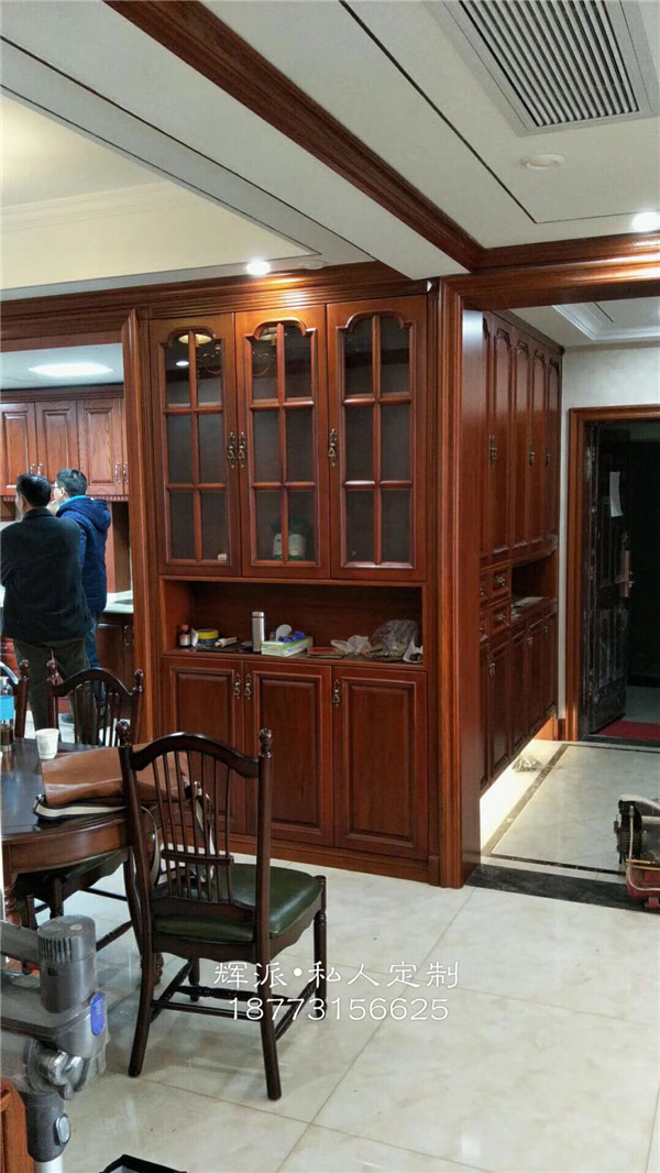 長沙中式原木全屋定制家具、長沙定做整木原木自己設計、原木酒柜、衣柜門訂做質(zhì)量很好