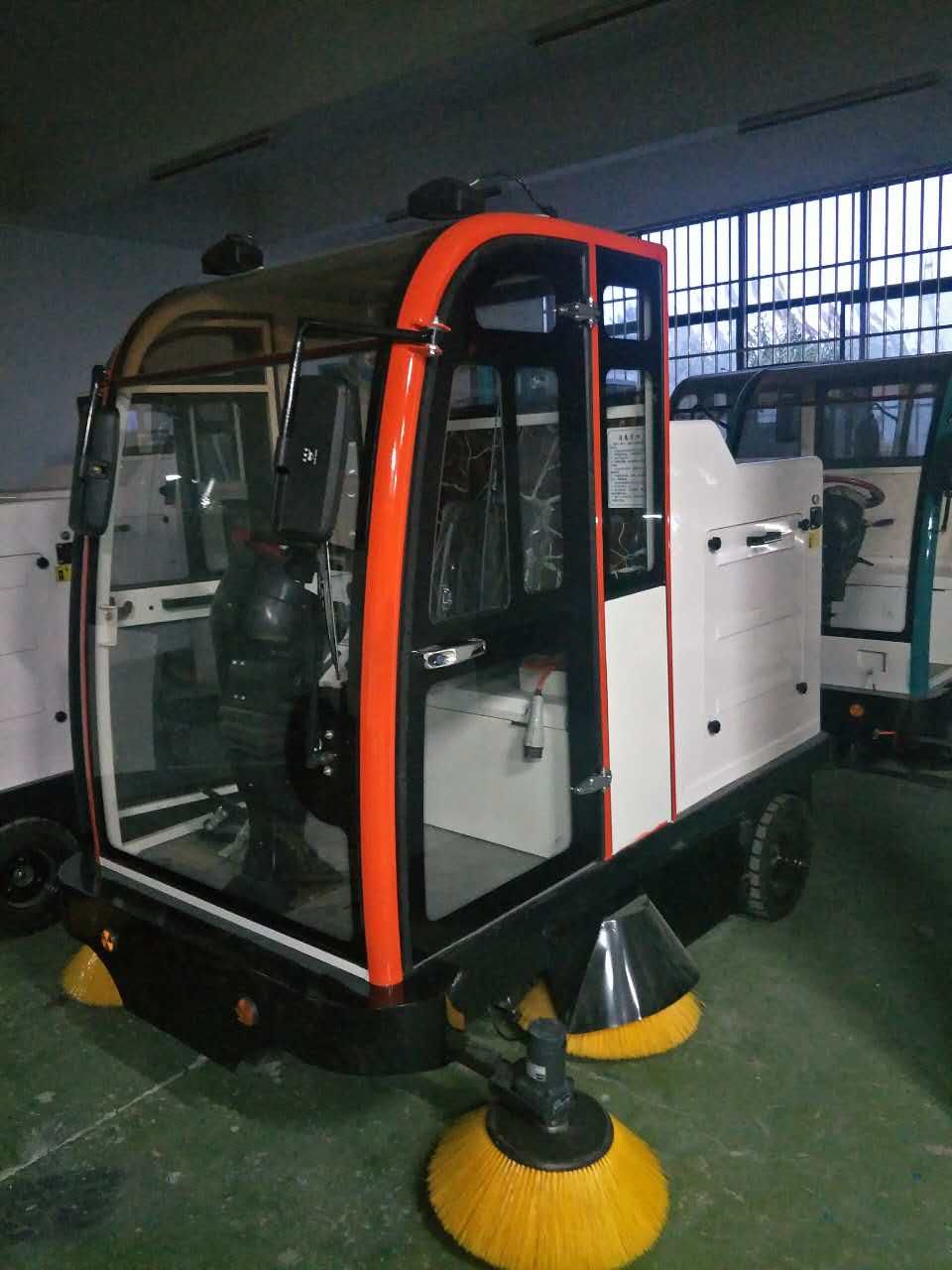 天聚駕駛式掃地車 駕駛式掃地車  掃地車價(jià)格