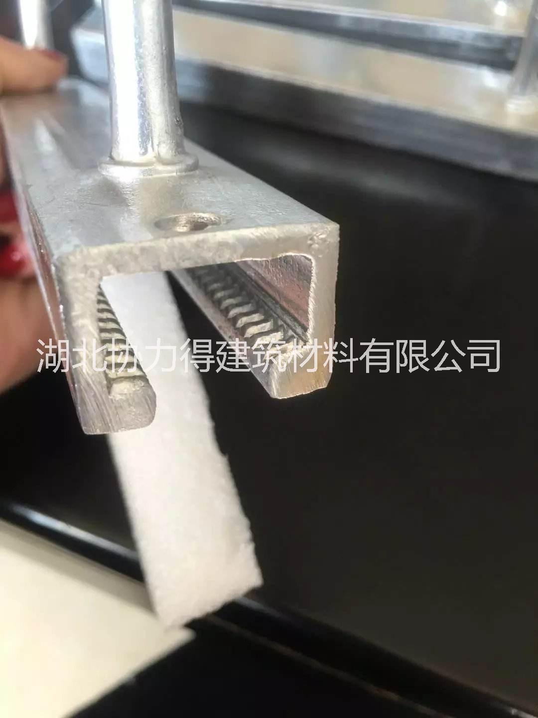 成都抗震支吊架DN65抗震支架多管機(jī)電抗震支吊架風(fēng)管抗震