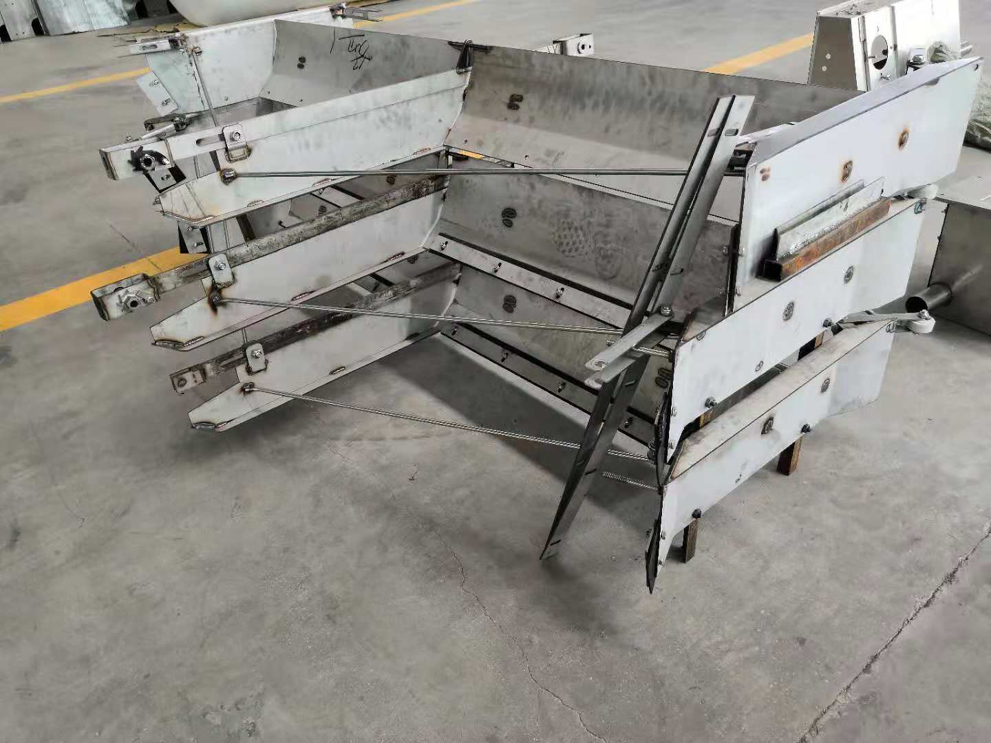 刮糞機(jī)豬舍自動(dòng)清糞系統(tǒng)不銹鋼刮糞山東不銹鋼刮糞機(jī)廠(chǎng)家豬舍糞溝刮糞機(jī)批發(fā)