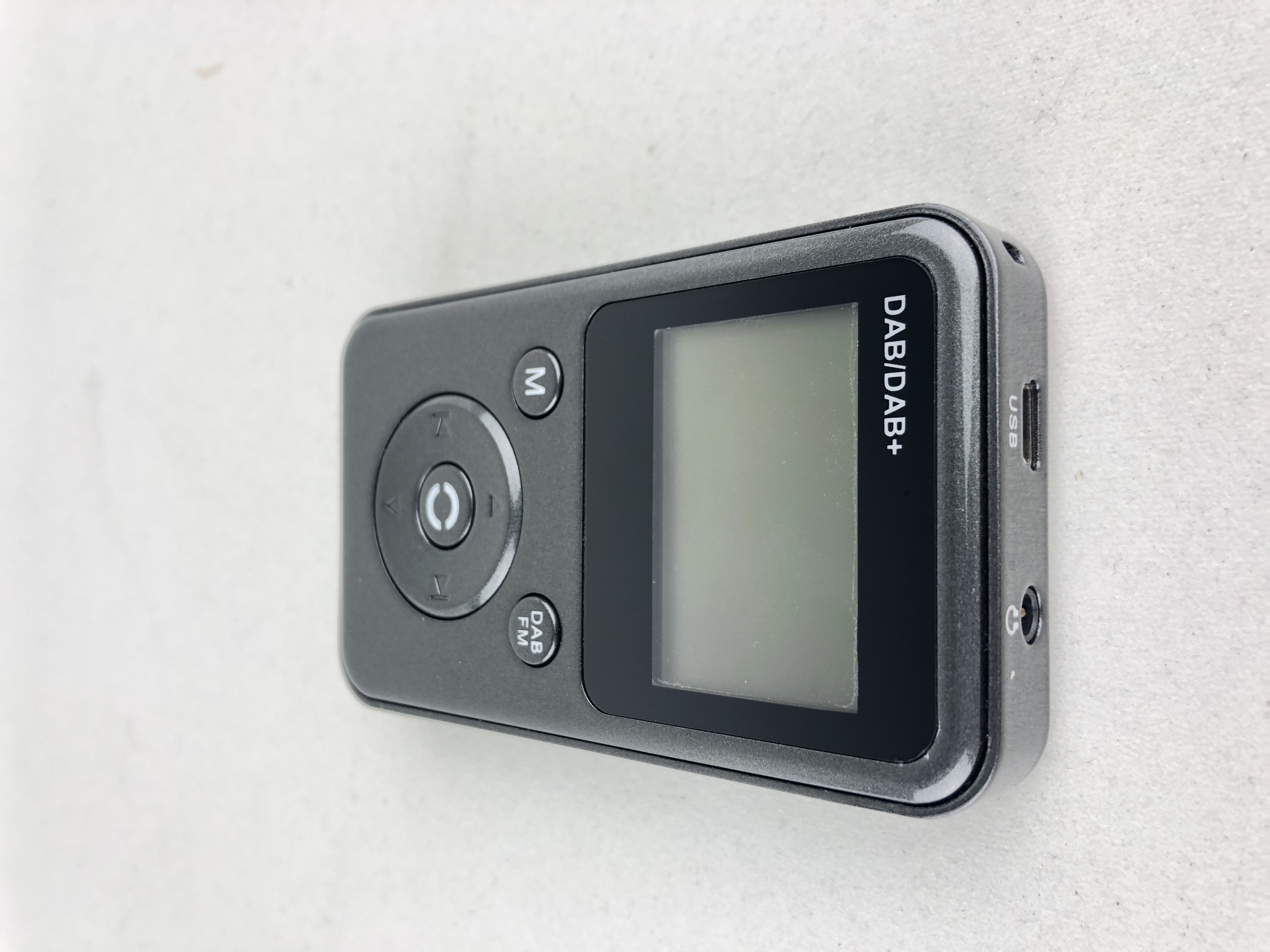 工廠生產(chǎn)優(yōu)質(zhì)DAB收音機 歐洲市場火爆銷售DAB收音機 超輕優(yōu)質(zhì)FM/DAB收音機  鋼琴烤漆超輕FM/DAB收音機