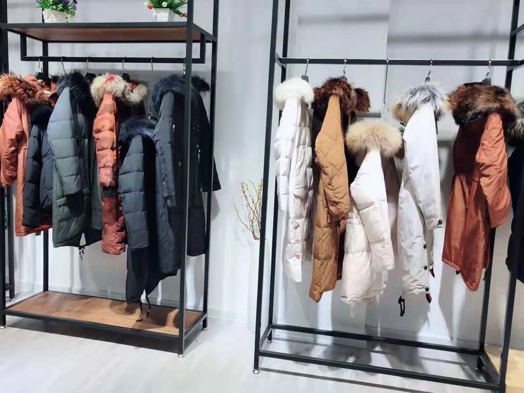 歐洲站羽絨服18冬高端白鴨絨*毛領(lǐng)羽絨服品牌折扣批發(fā)