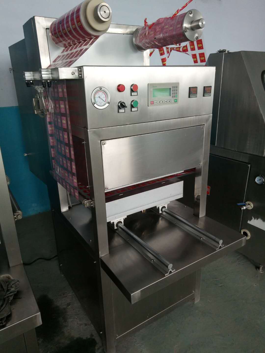 供應盒式包裝機自熱米飯火鍋包裝機