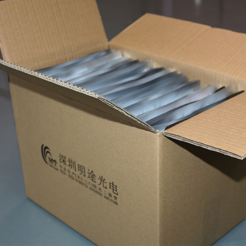 貼片1204白光led側(cè)面發(fā)光管1206白色側(cè)面燈珠廠家專(zhuān)業(yè)生產(chǎn)