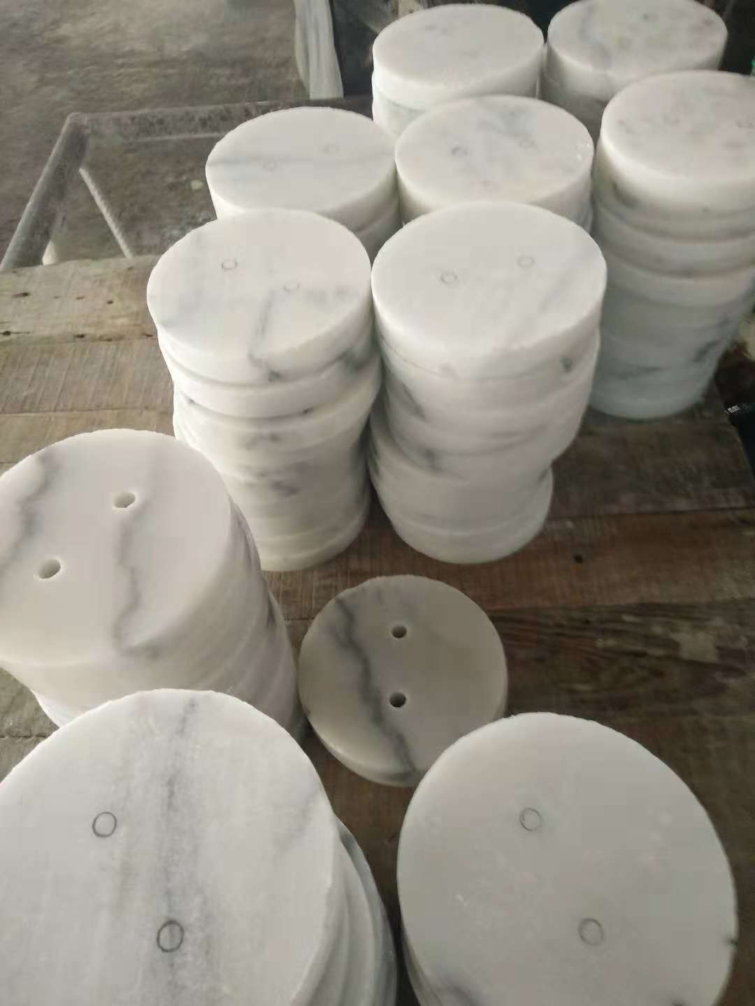 廣西白色圓盤底座制品制作過程