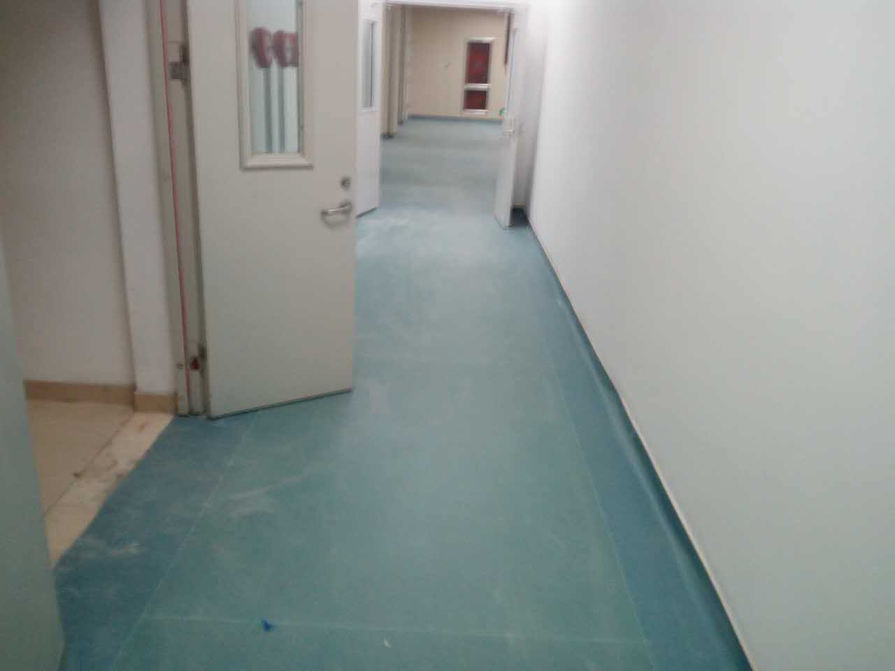 塑膠地板廣東臨塑醫(yī)療中心防火塑膠地板  塑膠地板廣東臨塑醫(yī)療中心防火塑膠地板