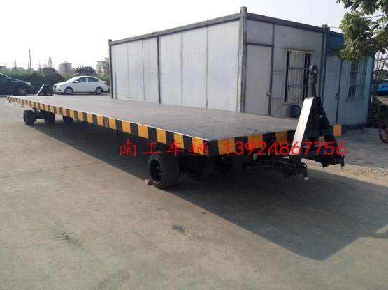 工業(yè)平板拖車 18噸雙項(xiàng)牽引平板拖車