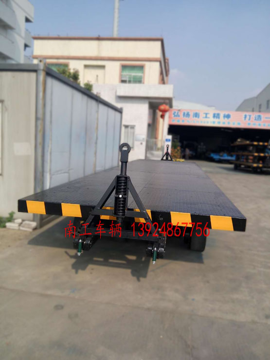 工業(yè)平板拖車 18噸雙項(xiàng)牽引平板拖車