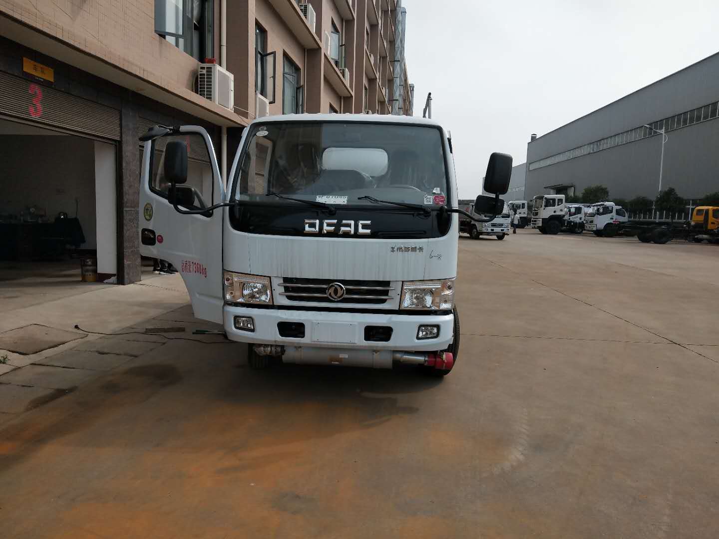 5.15方油罐車廠家大量現(xiàn)車 油罐車廠家 湖北油罐車現(xiàn)車 湖北油罐車供應(yīng) 湖北油罐車價(jià)格