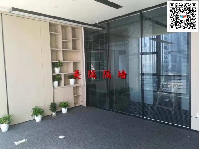 深圳辦公室玻璃加百葉簾隔墻