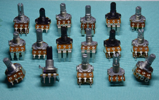 東莞廠家生產*環(huán)保09帶按壓推拉單雙聯電位器  B10K電位器 B50K電位器