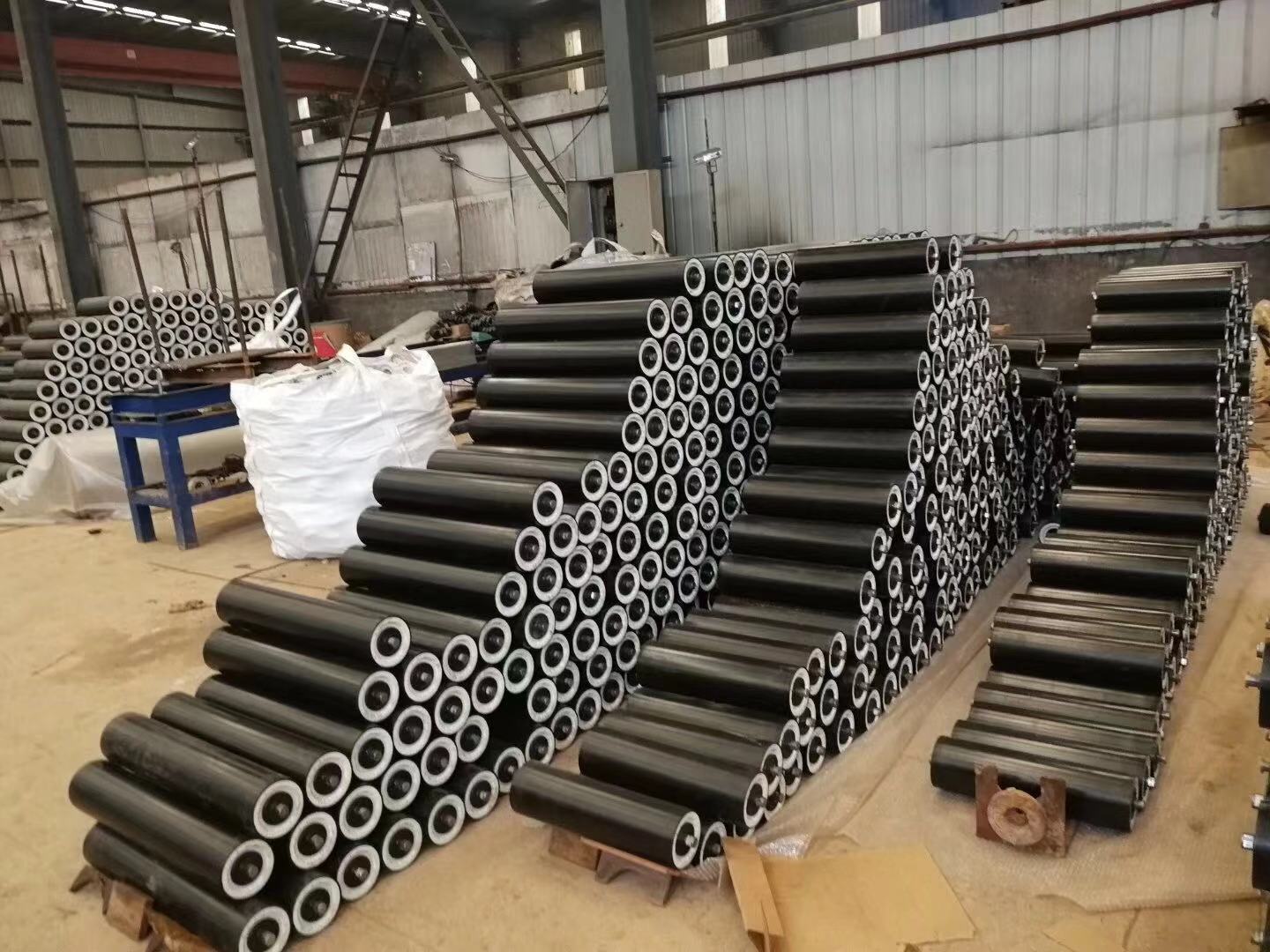 高分子（UHMWPE)托輥 耐腐蝕 噪音低 壽命長(zhǎng) 非金屬托輥 坤海牌 規(guī)格 89 102 108 114 127