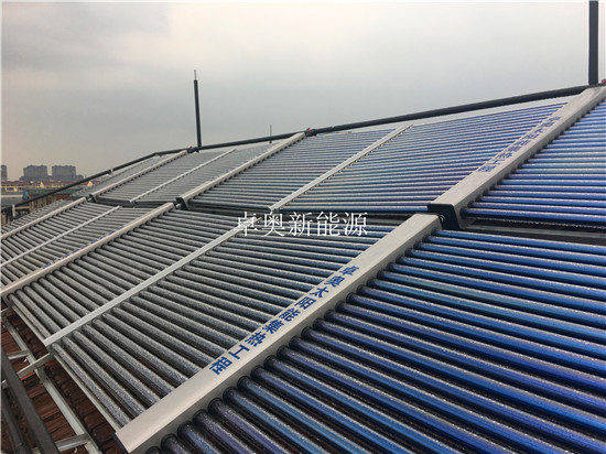 江陰家具廠宿舍洗浴3噸太陽能加5匹空氣能熱水系統(tǒng)工程