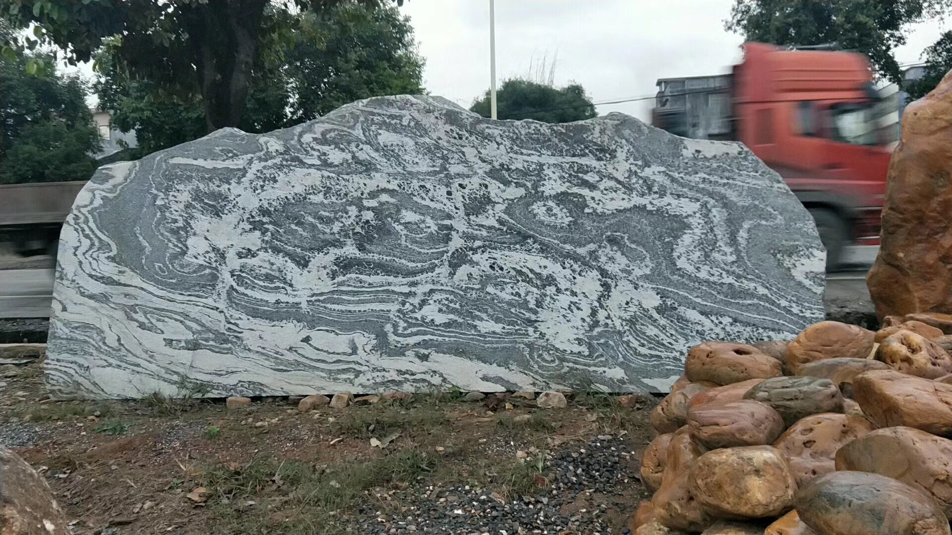 承接各類招牌石和大型景石工程