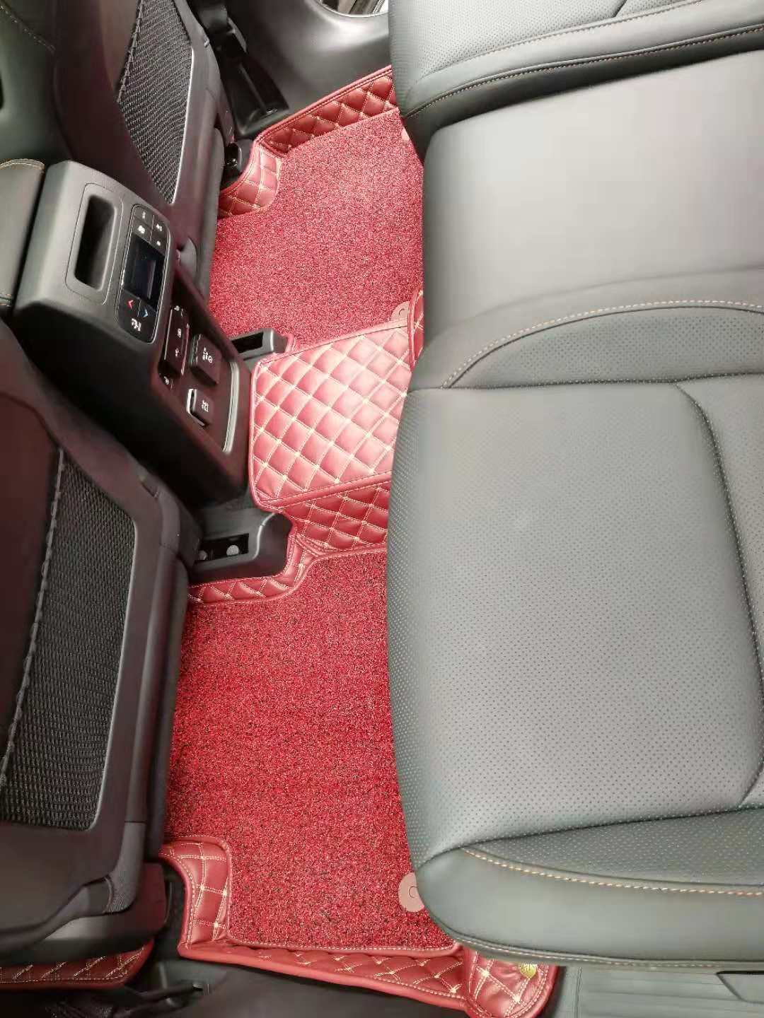 重慶福渝嘉個(gè)性定制腳墊 環(huán)保無(wú)味 專業(yè)定制汽車腳墊 供應(yīng)廠家直銷二代超纖皮汽車腳墊