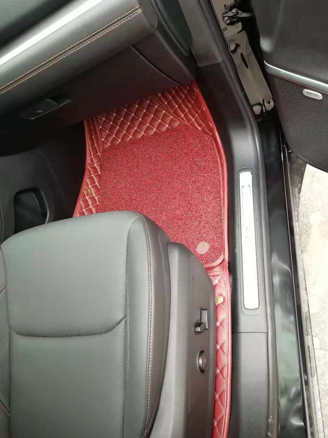 重慶福渝嘉個(gè)性定制腳墊 環(huán)保無(wú)味 專業(yè)定制汽車腳墊 供應(yīng)廠家直銷二代超纖皮汽車腳墊