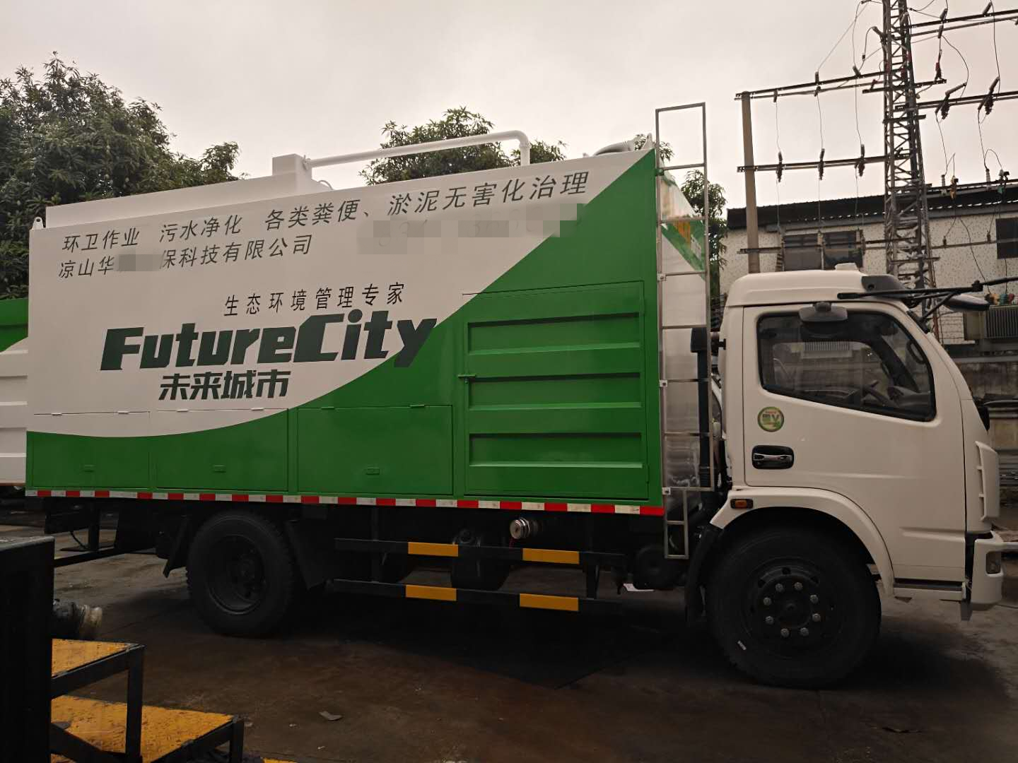 新型吸污凈化車/新型吸污凈化車施工作業(yè)情況