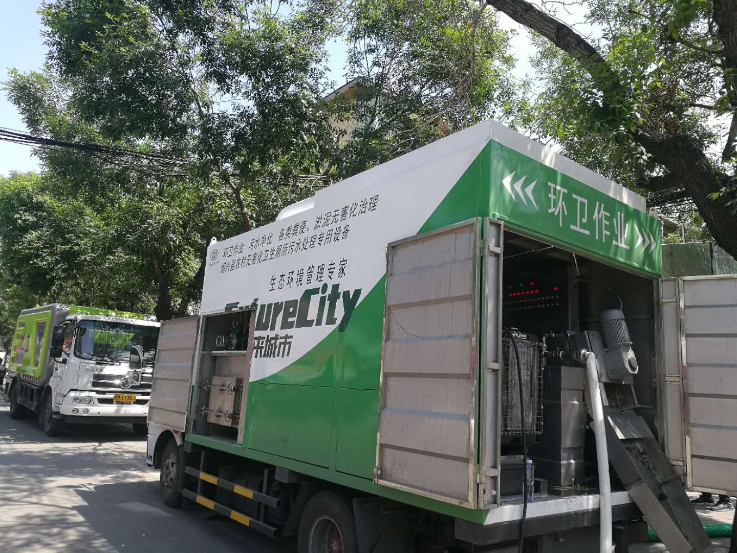 新型吸污凈化車/新型吸污凈化車施工作業(yè)情況